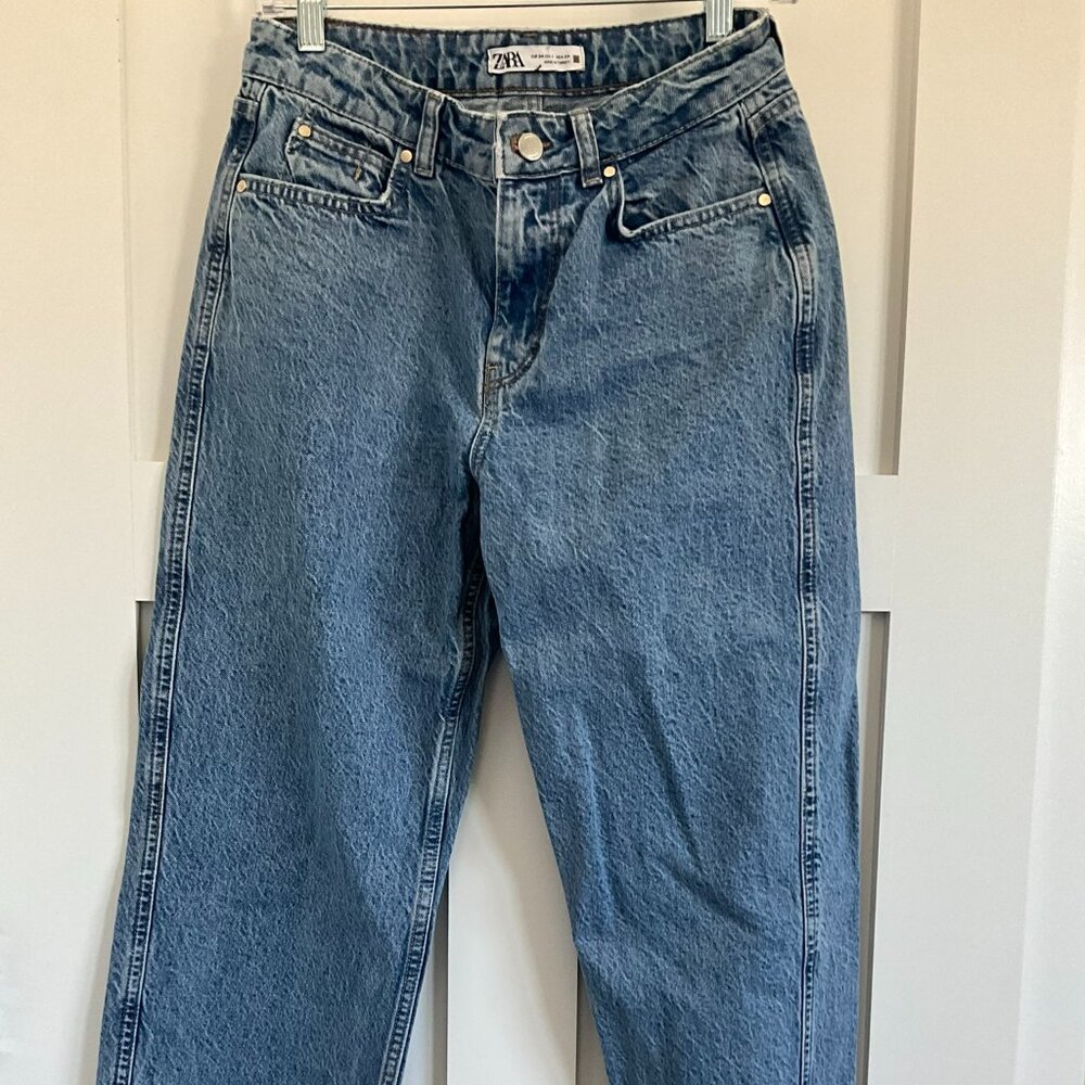 Zara Loose, baggy, cropped, with side slits, medium to low rise, Size 2